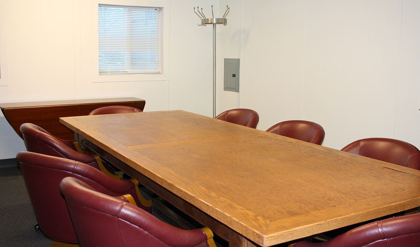 Boardroom Table at UChicago with red leather chairs